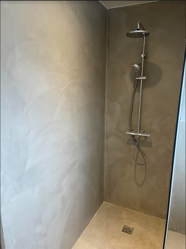 Douche met wanden in Quartzline Cem Micro microcement