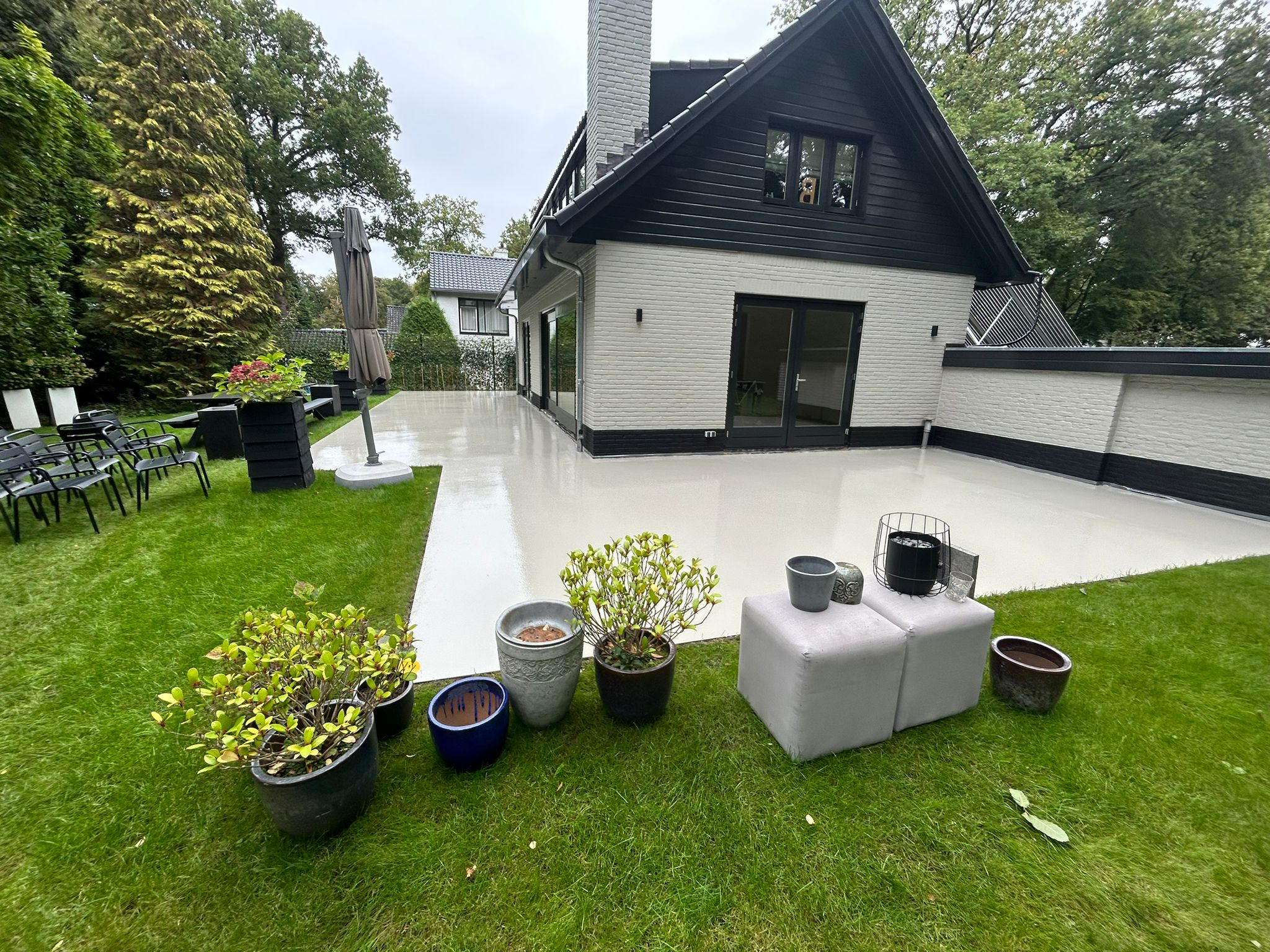 Buitenterras afgewerkt met Quartzline Protect Fast Cure